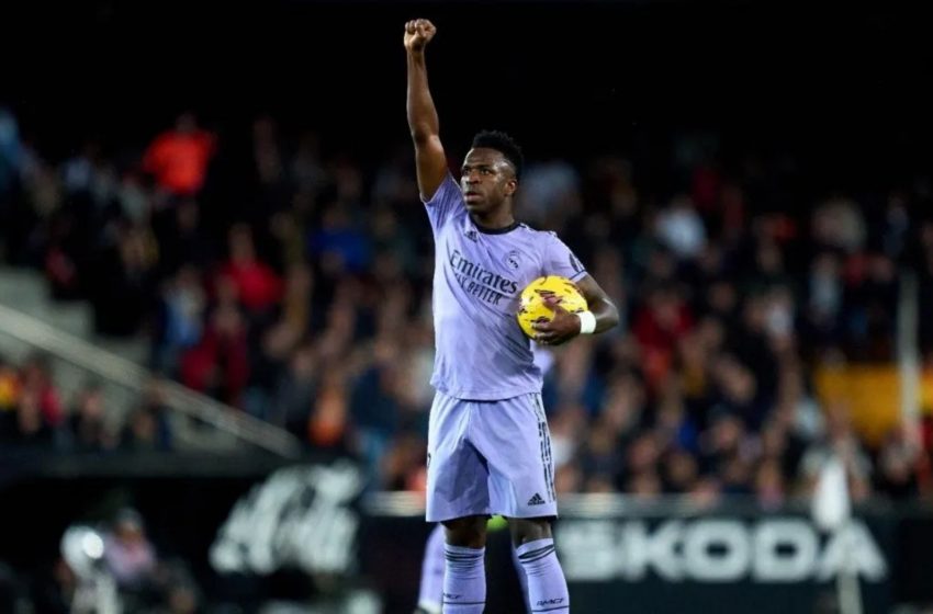  Ausência de Vinicius Jr e Real Madrid gera críticas à Bola de Ouro