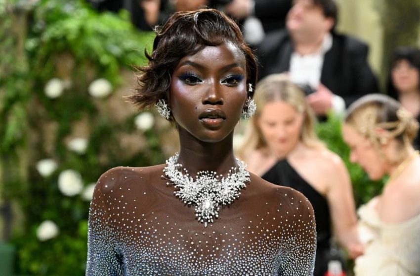  Anok Yai desabafa após perder prêmio de modelo do ano: “não quero mais isso”