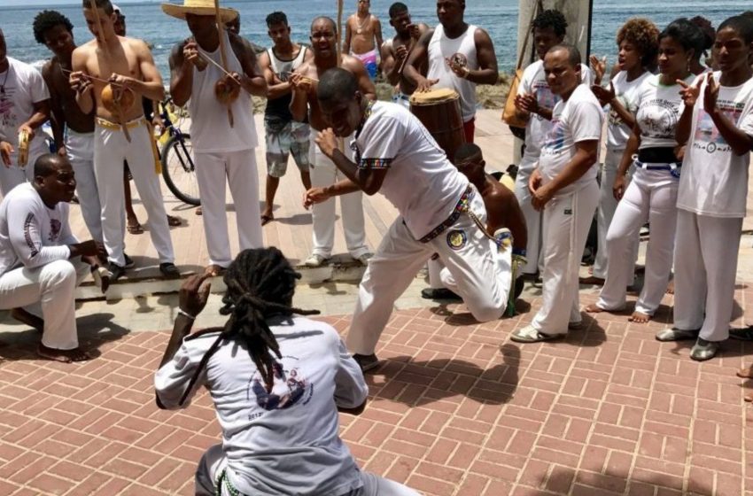  Capoeira antes tratada como crime agora é de ensino obrigatório
