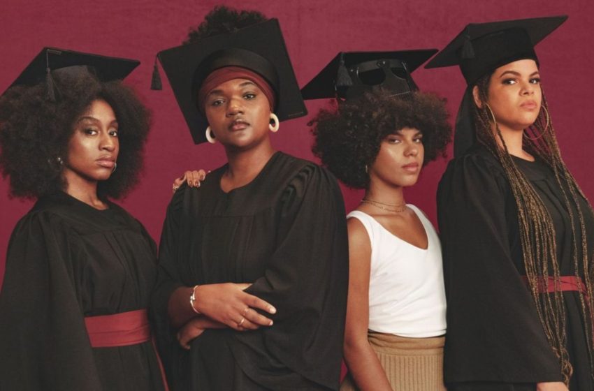 Câmara de Salvador aprova projeto para adaptar capelos de formatura a cabelos afro