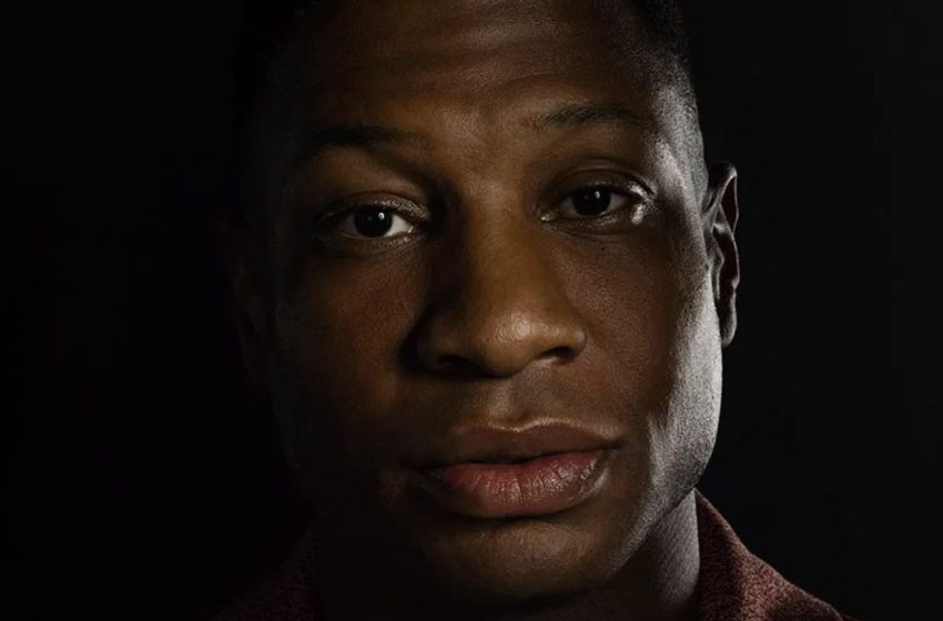 jonathan-majors-reflete-sobre-a-infancia:-“eu-lidei-com-abuso-sexual-desde-os-meus-9-anos”