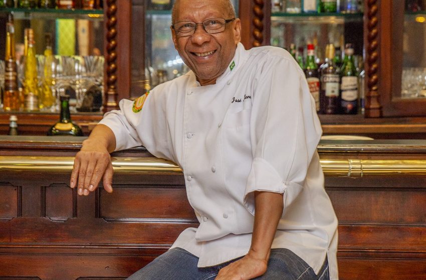  Chef Alencar celebra 32 anos de trajetória à frente do Santo Colomba com menu especial