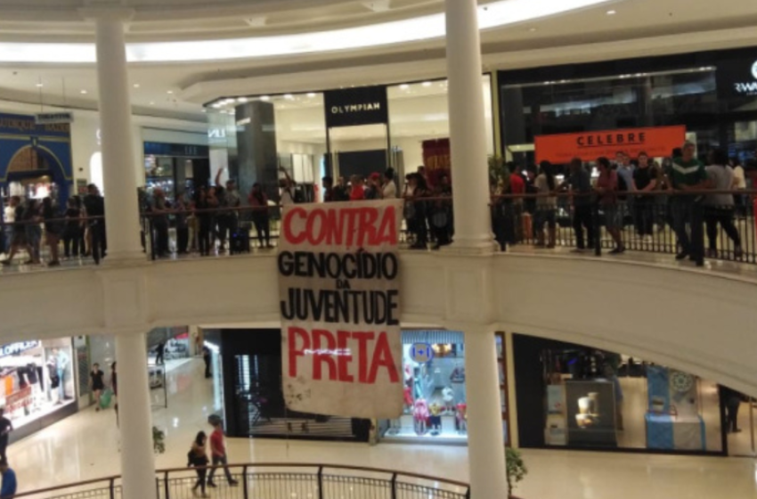 estudantes-organizam-ato-contra-abordagem-racista-no-shopping-higienopolis-em-sao-paulo