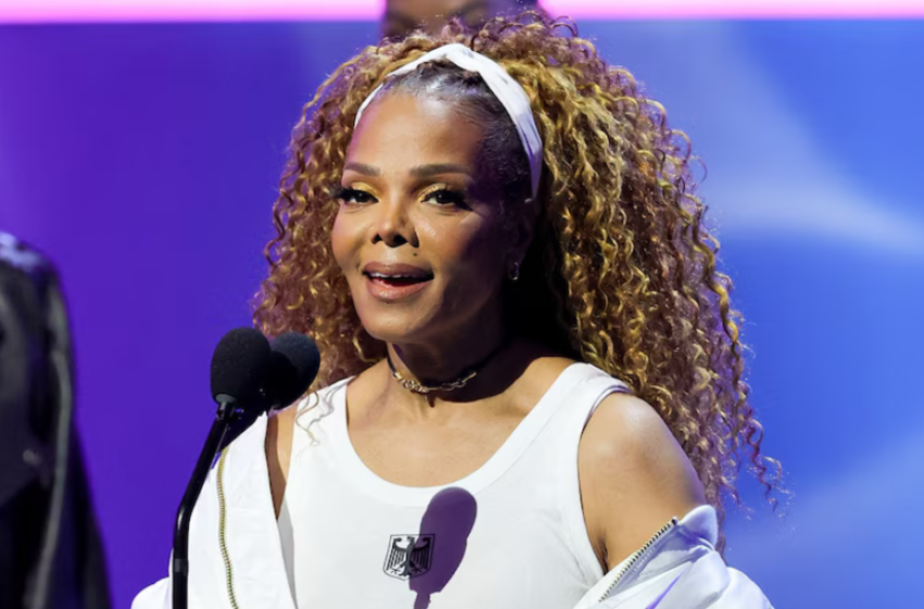  Janet Jackson é coroada ícone no AMA após show que marcou retorno à TV depois de 7 anos