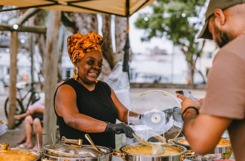  Iyá Sônia Oliveira: a chef que aprendeu no candomblé que cada ingrediente tem um sentido e cada gesto carrega intenção