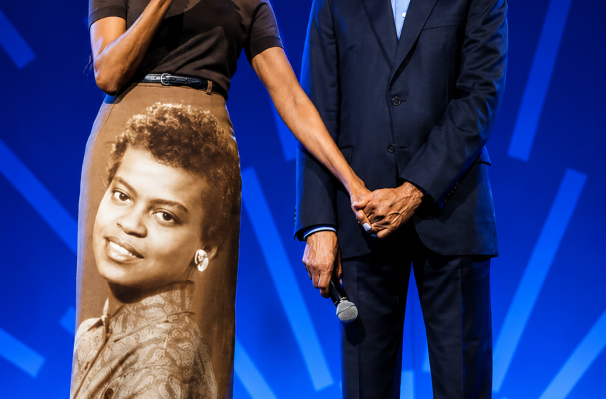 michelle-obama-homenageia-a-mae-com-saia-estampada-na-abertura-do-obama-presidential-center