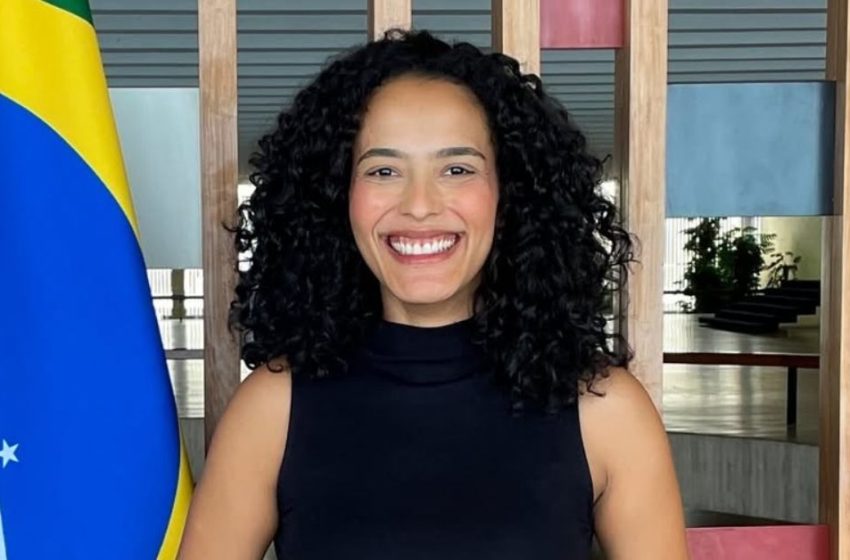 apos-ser-barrada-por-banca-racial,-flavia-medeiros-conquista-posse-no-itamaraty